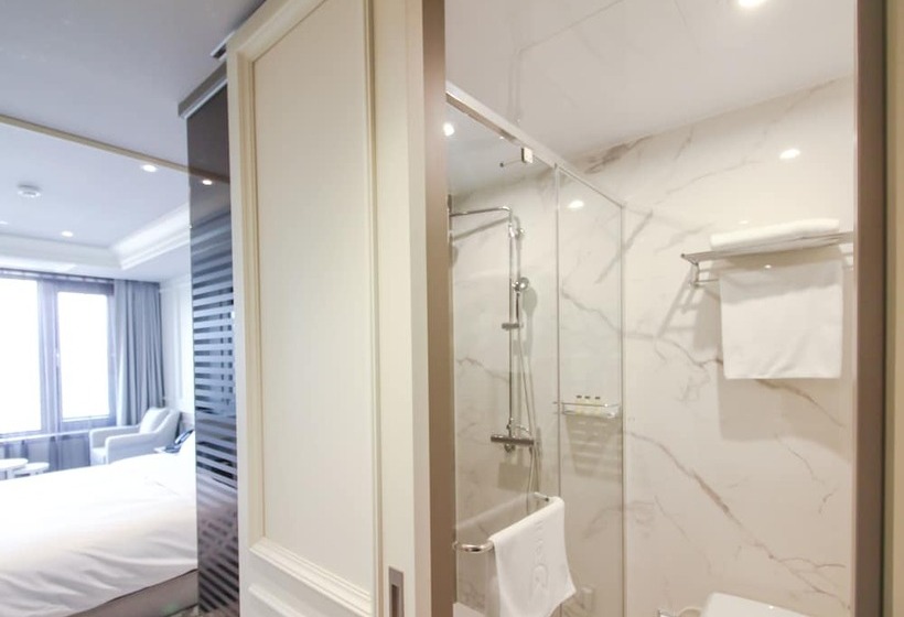 חדר אקזקיוטיב, Golden Tulip Ever Yongin