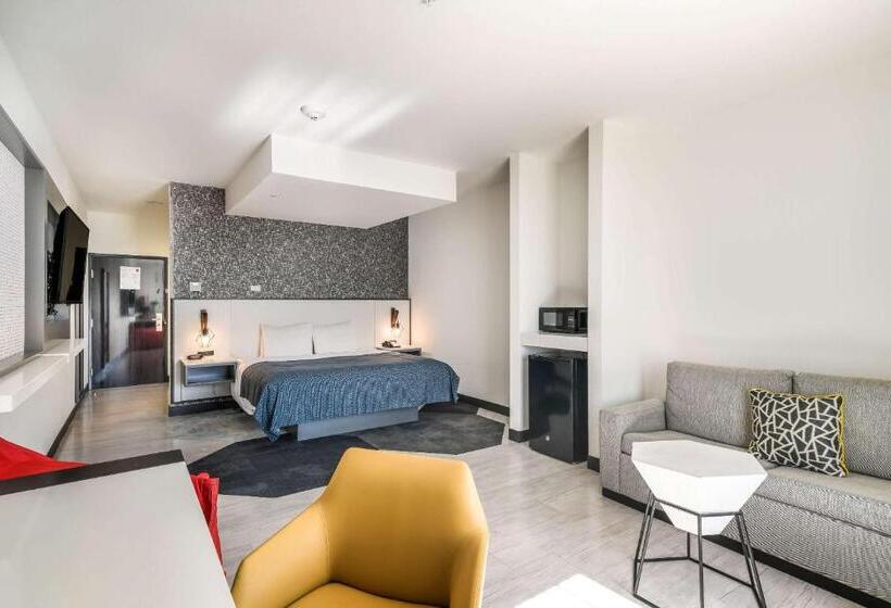 Номер Стандарт Кровать Кинг Адаптированный для Инвалидов, Hy Lo Hotel, Ascend Hotel Collection