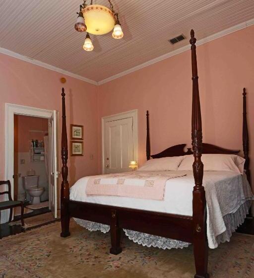 Четырехместный Номер Классик, 1872 Denham Inn