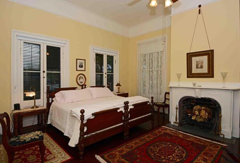 Люкс Deluxe Кровать Кинг, 1872 Denham Inn