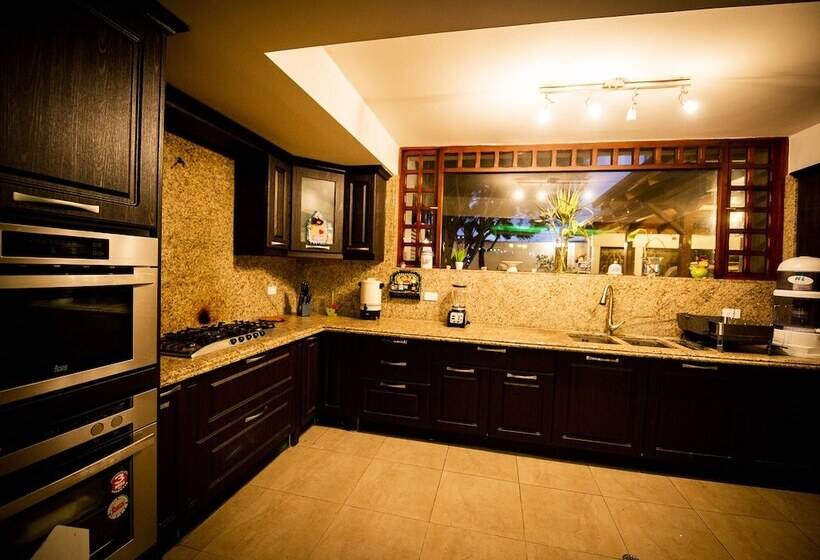 اتاق خانوادگی, Hostal Dulce Hogar