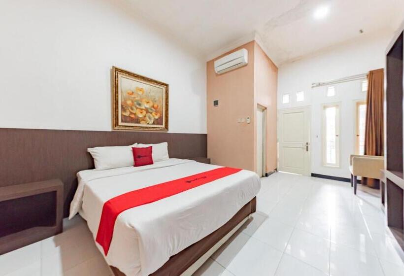 Номер Стандарт, Reddoorz Near Kejaksan Station Cirebon