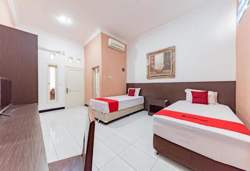 Номер Стандарт, Reddoorz Near Kejaksan Station Cirebon