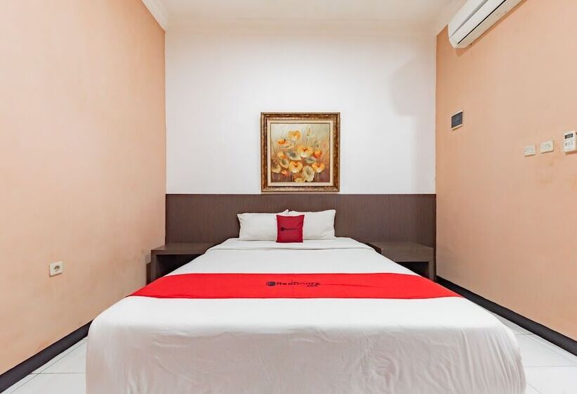 Номер Economy, Reddoorz Near Kejaksan Station Cirebon