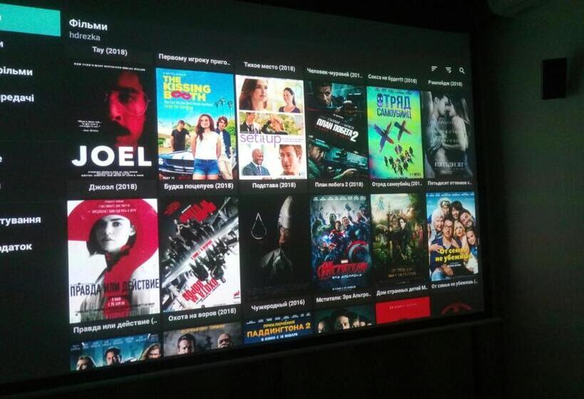 آپارتمان 1 خوابه, Small Room With Big Cinema