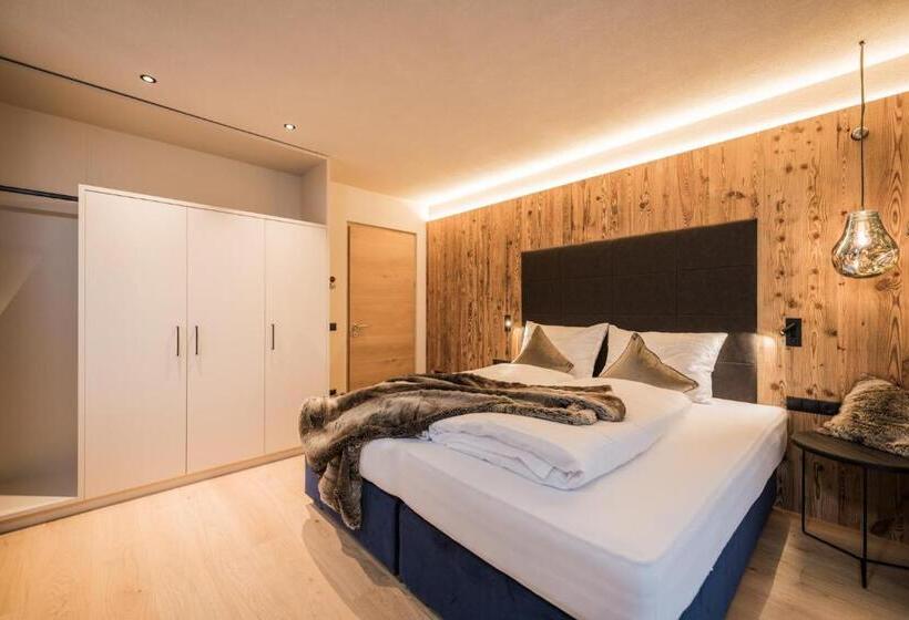Family flat with balcony, K1 Mountain Chalet   Luxury Apartements