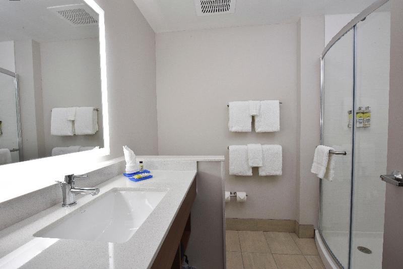 适合残疾人士使用的带超级大床的标准间, Holiday Inn Express & Suites   Orlando   Southeast, An Ihg