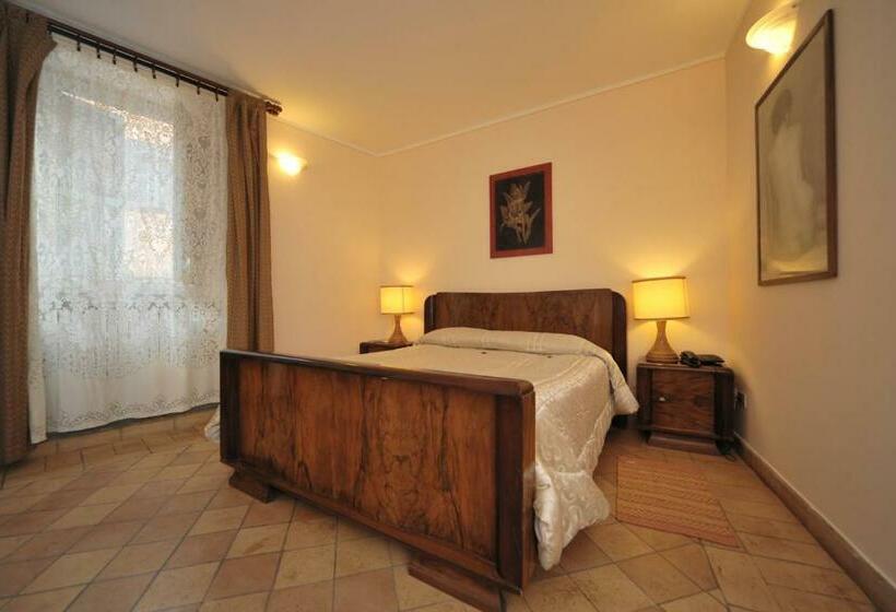 Family Suite, Romantica Pucci