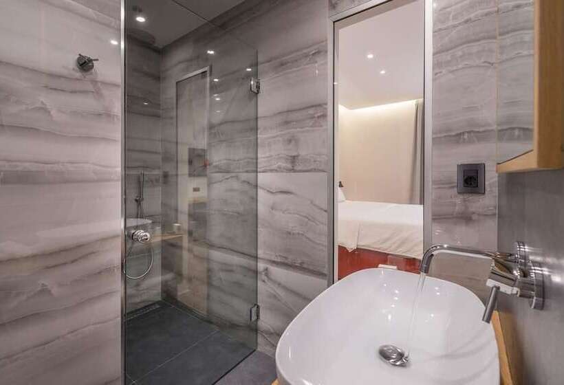 バルコニー付きスタンダードルーム, Glow Boutique Hotel & Suites