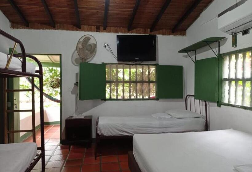 Семейное Бунгало, Las Cabanas De Pino Hostel