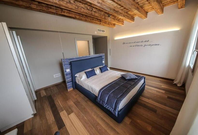 Номер Deluxe, K Farm