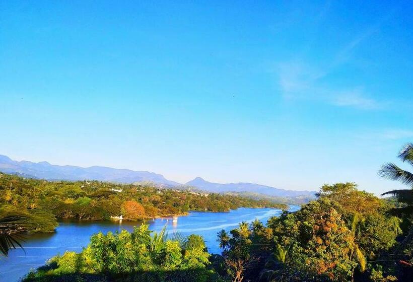 带景观的三人标准房间, Mahaweli View Inn