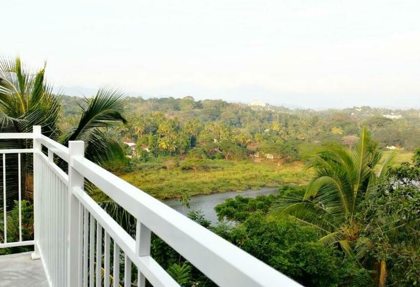 带景观的三人标准房间, Mahaweli View Inn