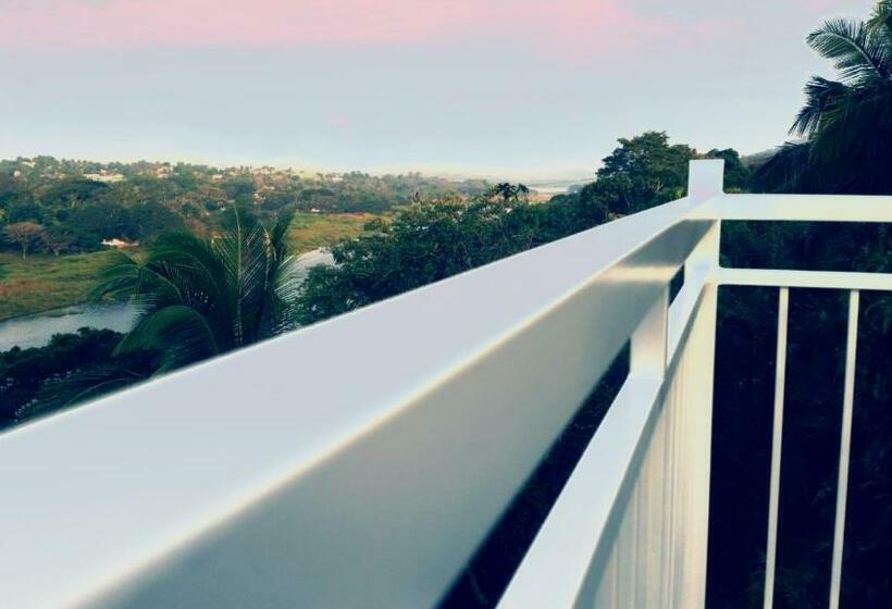 带景观的三人标准房间, Mahaweli View Inn