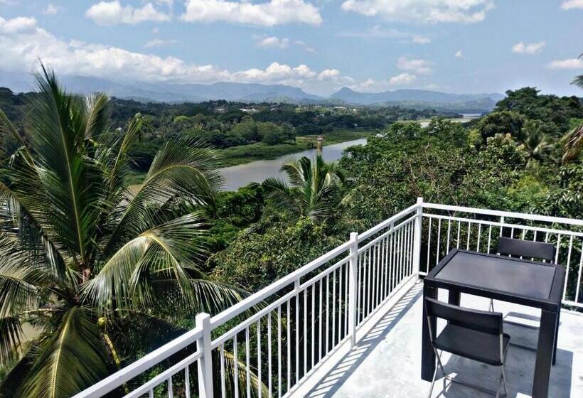 带景观的三人标准房间, Mahaweli View Inn
