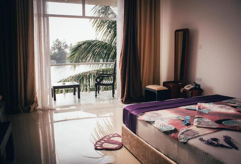 Номер Стандарт с Балконом, Amber House Lanka