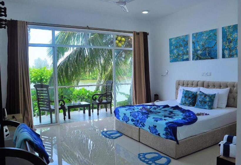 Номер Стандарт с Балконом, Amber House Lanka