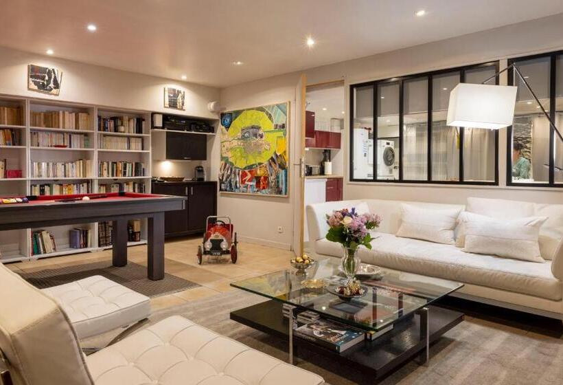 1 Bedroom Penthouse Apartment, Maison Lavaud