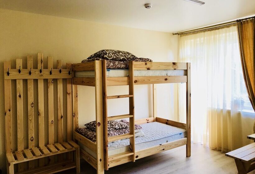 اتاق استاندارد سه تخته با بالکن, Pid Vysokym Zamkom Hostel