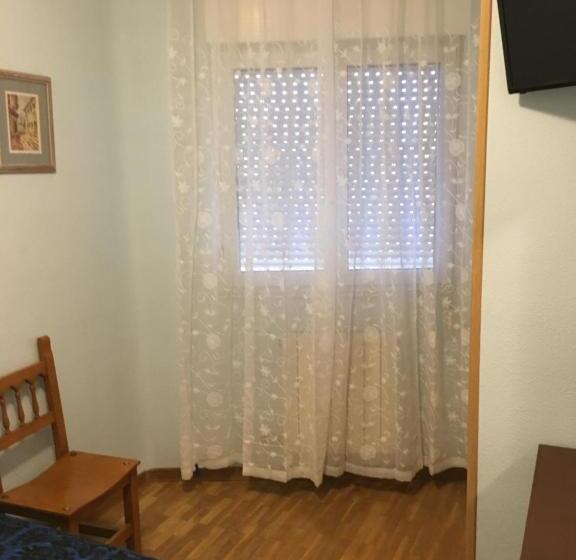 اتاق استاندارد یک نفره, Hostal Ec Leon