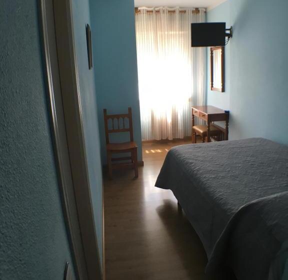 اتاق استاندارد یک نفره, Hostal Ec Leon