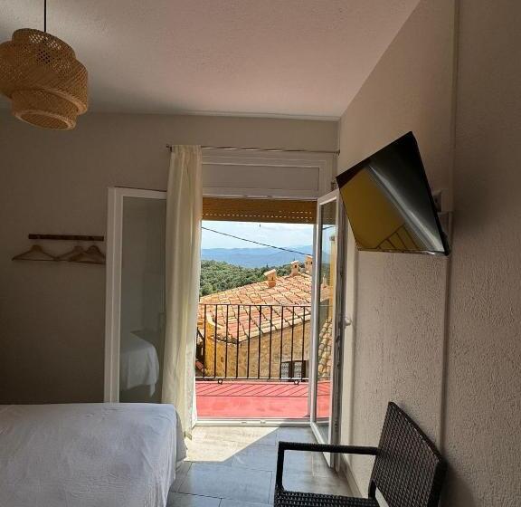 Номер Стандарт, Hostal Restaurant Casa Comaulis