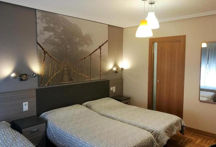 غرفة قياسية ثلاثية, Pension Santiago