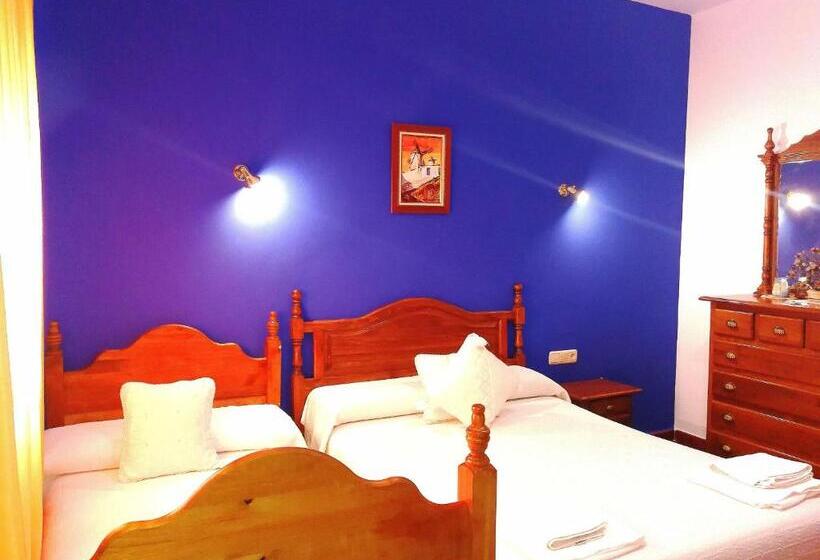 Номер Стандарт Трехместный, Hostal Restaurante Ego's