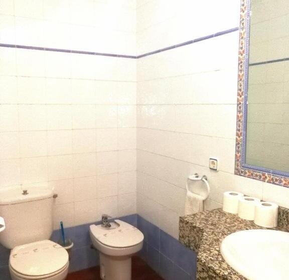 Номер Стандарт Трехместный, Hostal Restaurante Ego's