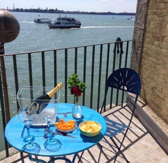 Apartamento 1 Quarto Vista Mar com Sacada, Casa Sulla Laguna