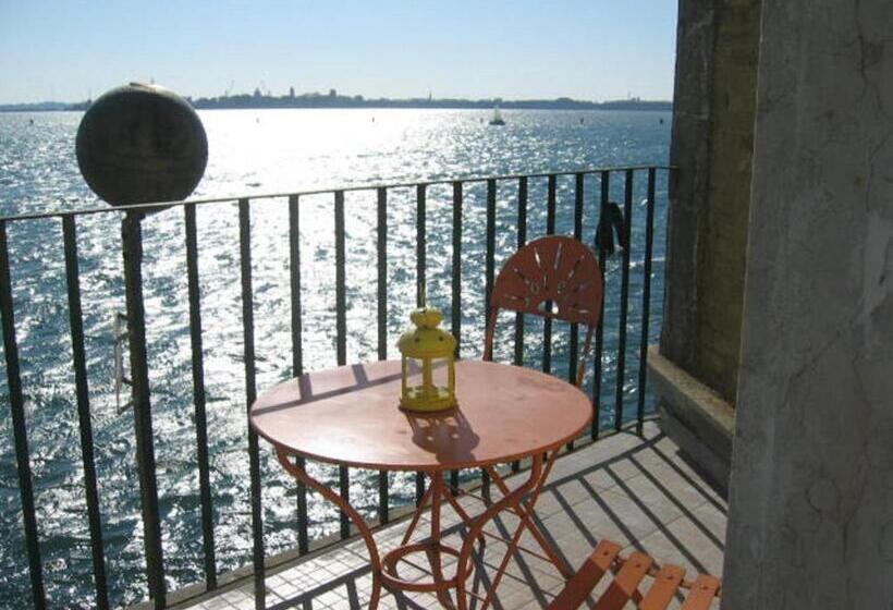 Apartamento 1 Quarto Vista Mar com Sacada, Casa Sulla Laguna