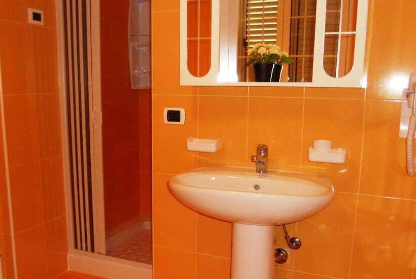 اتاق سه نفره سلطنتی, B&b Perla Di Corso Savoia