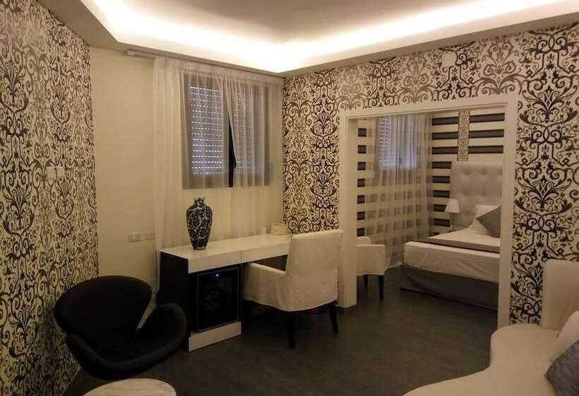 Полулюкс, Mina Accomodation