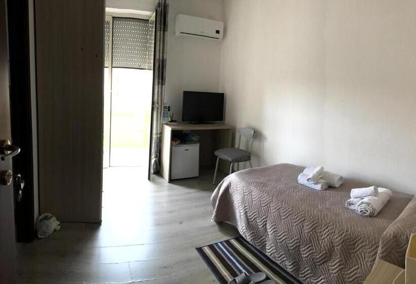Одноместный Номер с Террасой, Raxul Room