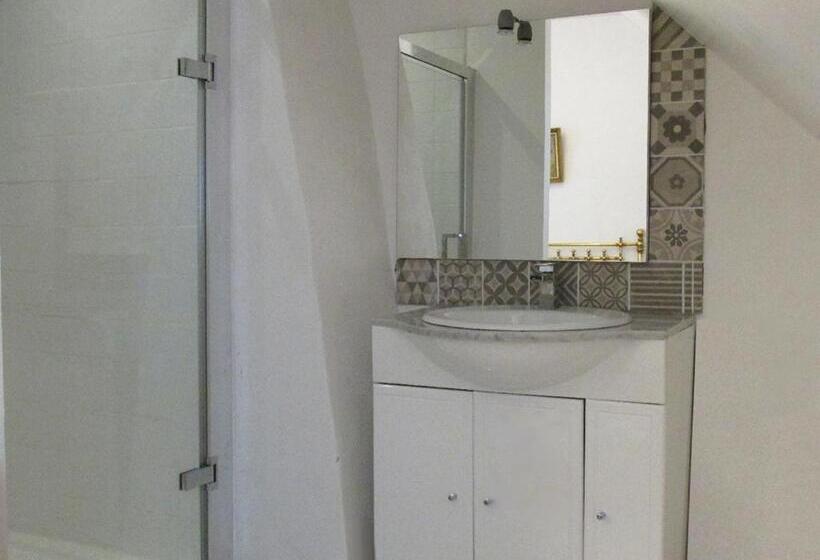 Дом 4 Спальни, Domaine De La Jordanne   B&b
