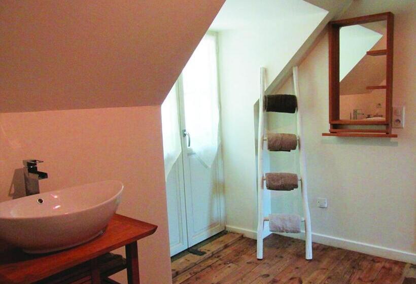 Дом 4 Спальни, Domaine De La Jordanne   B&b