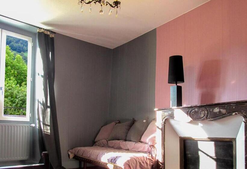Дом 4 Спальни, Domaine De La Jordanne   B&b