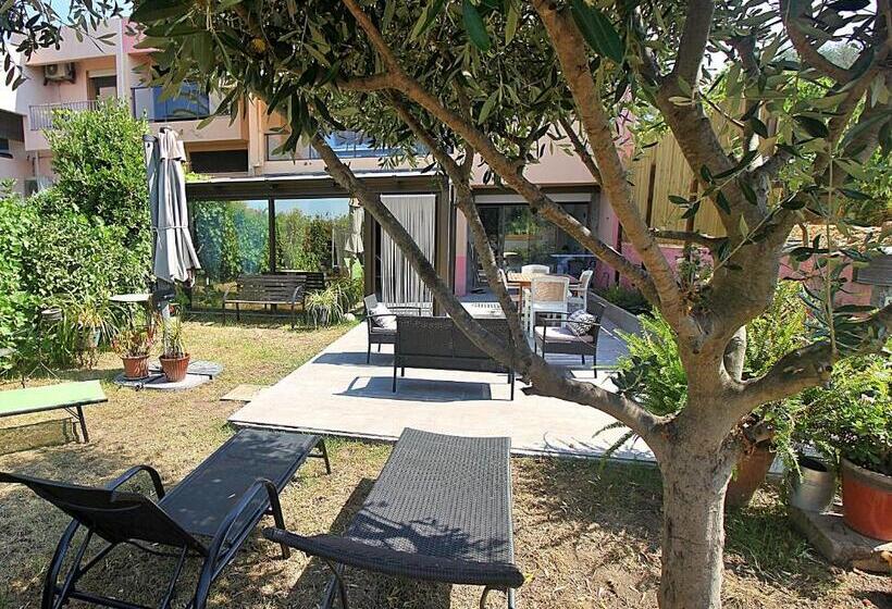 Апартаменты 1 Спальня Вид на Сад, Rez De Villa Aspretto Lazaret