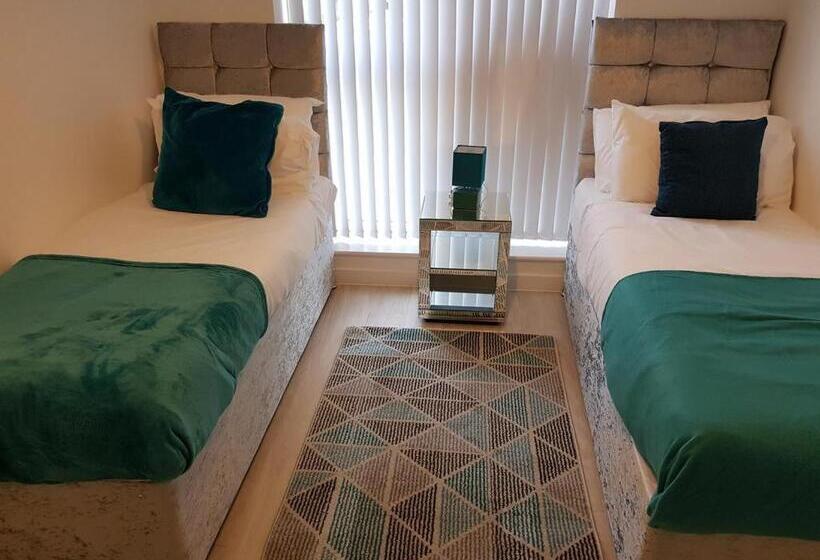 Апартаменты 3 Спальни, Vetrelax Basildon Newly Refurbished 3bed House
