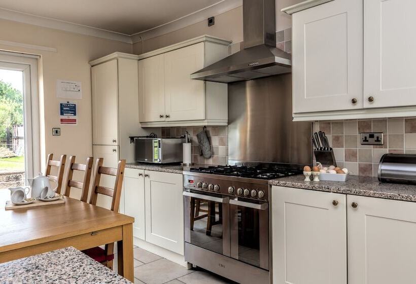 Дом 3 Спальни, Oakerthorpe Holiday Village