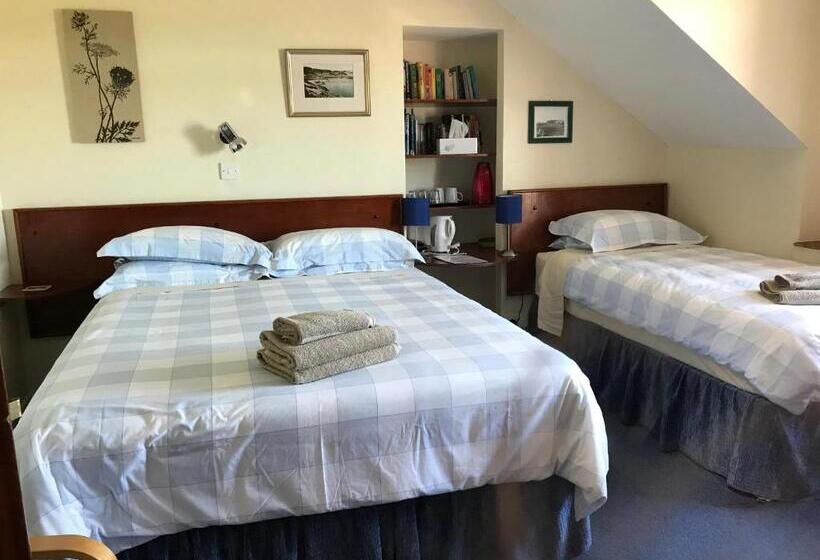 חדר סטנדרט לשלושה, Carnside Guest House