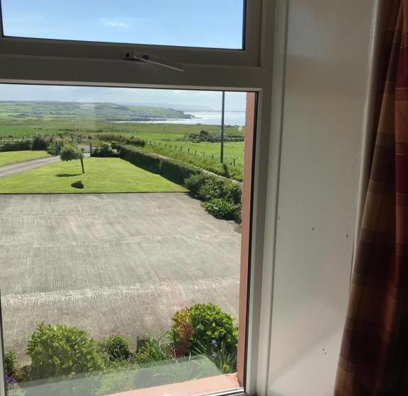חדר משפחתי, Carnside Guest House