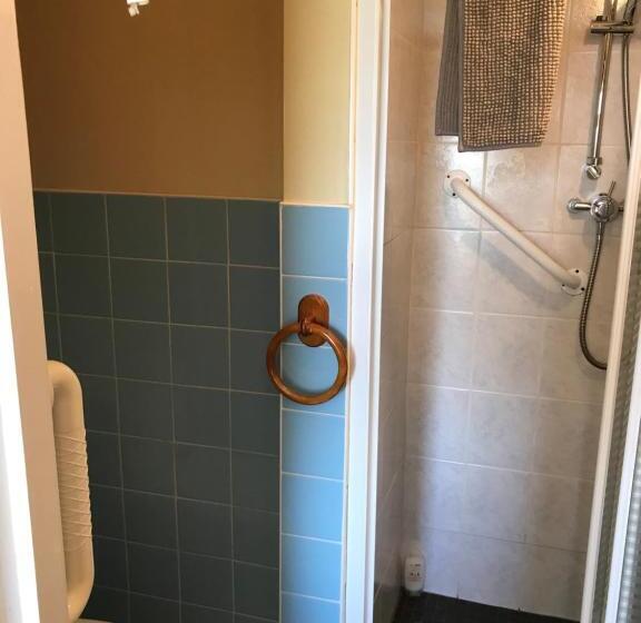 חדר סטנדרט לשלושה, Carnside Guest House