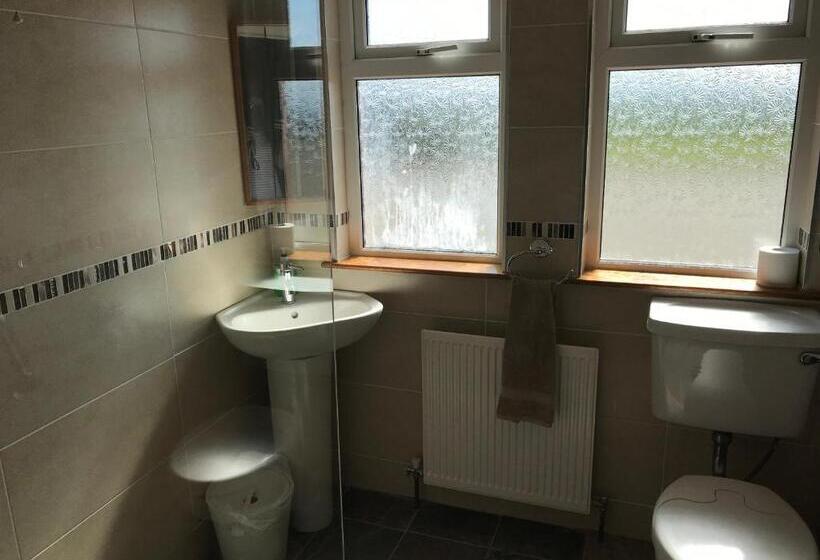 חדר משפחתי, Carnside Guest House