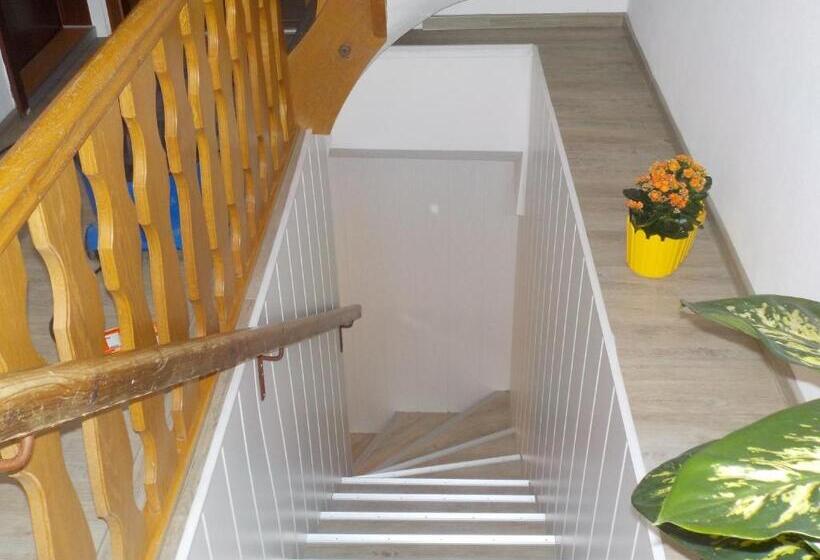 דירת שלושה חדרים, Kulisse Apartments