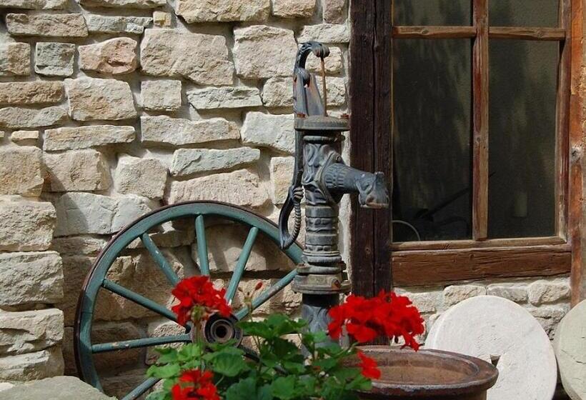 Четырехместный Номер Стандарт Вид на Сад, & Café Mohrenbrunnen