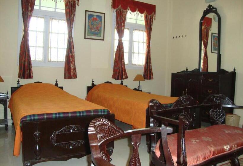 豪华套房, Baruah Bhavan