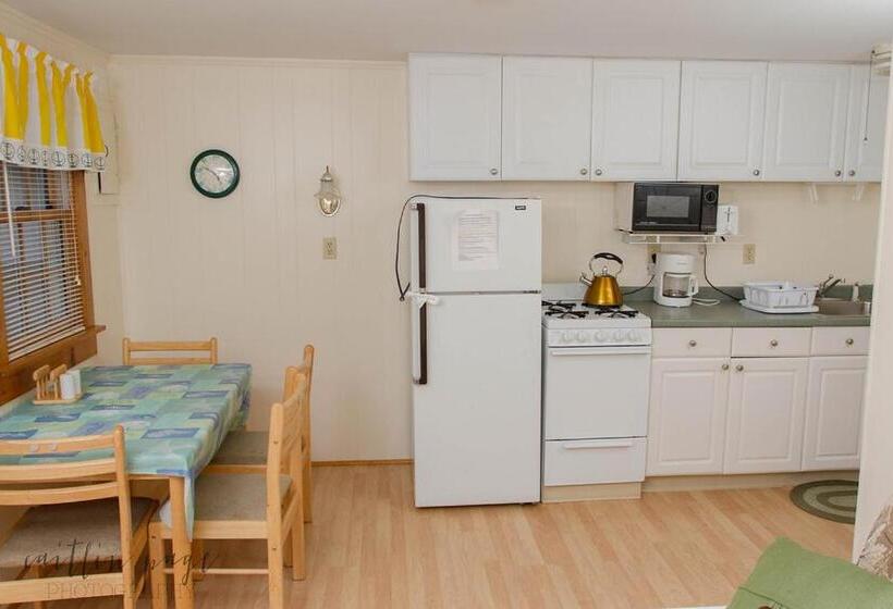 오두막, Oceanside Condos