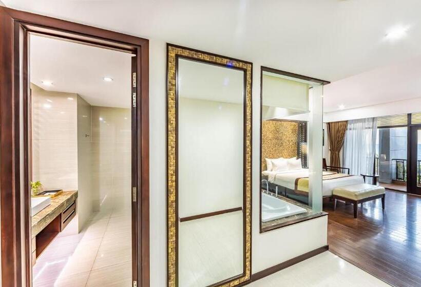 اتاق لوکس با بالکن و چشم‌انداز دریا, Vietsovpetro Ho Tram Beach Resort & Spa