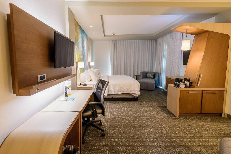 חדר סטנדרט עם מיטת קינג, Courtyard By Marriott Lake Jackson